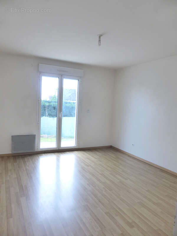 Appartement à COURSON-MONTELOUP