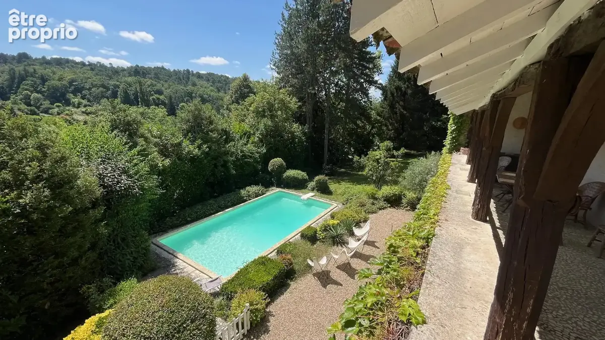 Belle propriété à rénover, comprenant un logement d'amis et offrant une vue sur un vallon boisé. - photo 13