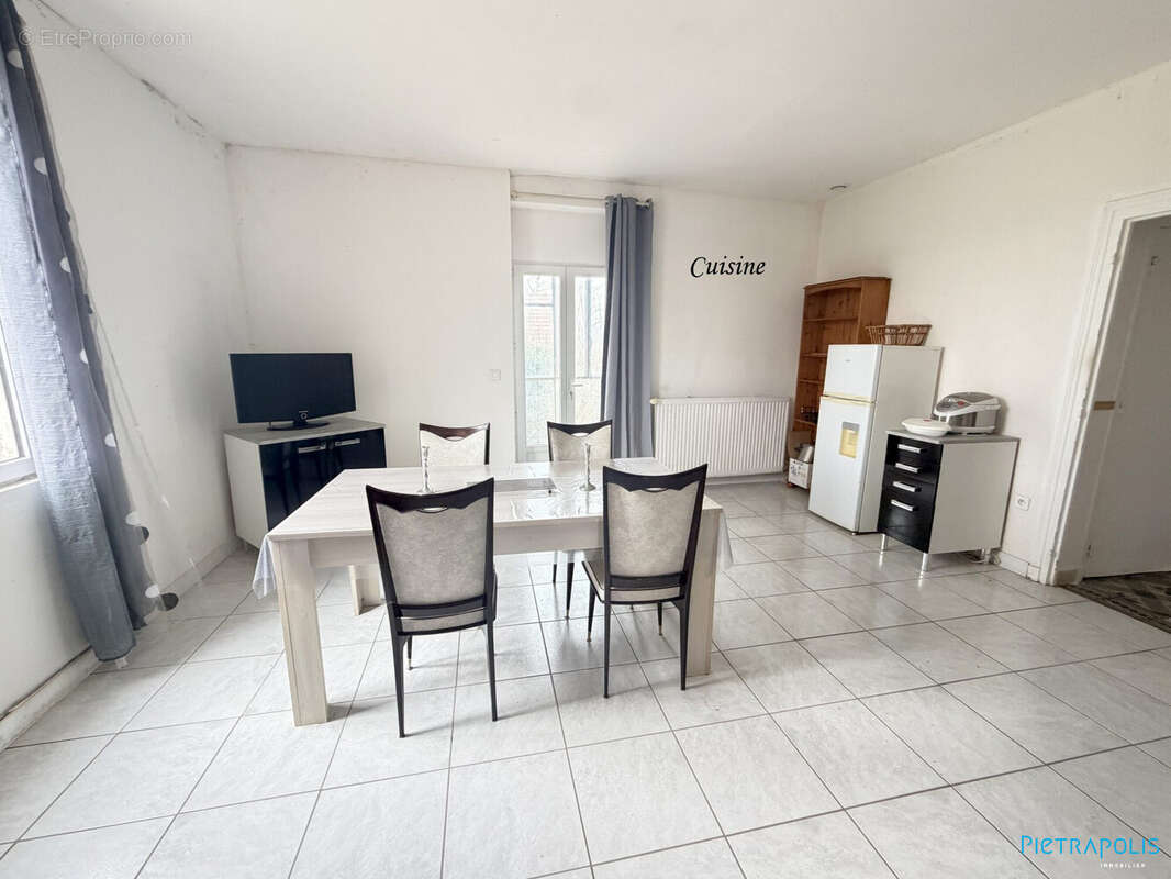 Maison 114 m² à Saint-Ambreuil  - photo 3