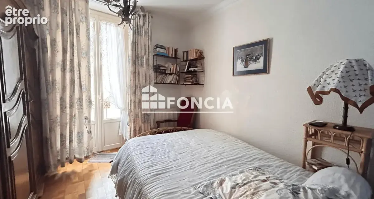 CENTRE VILLE, Investissement locatif : T3 rentable avec garage et ascenseur ! - photo 5