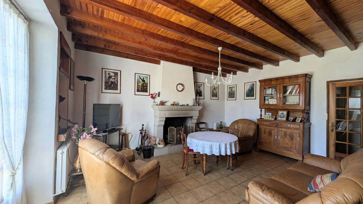 Maison à LES LANDES-GENUSSON