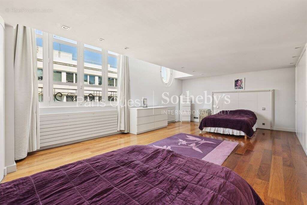 Maison à NEUILLY-SUR-SEINE