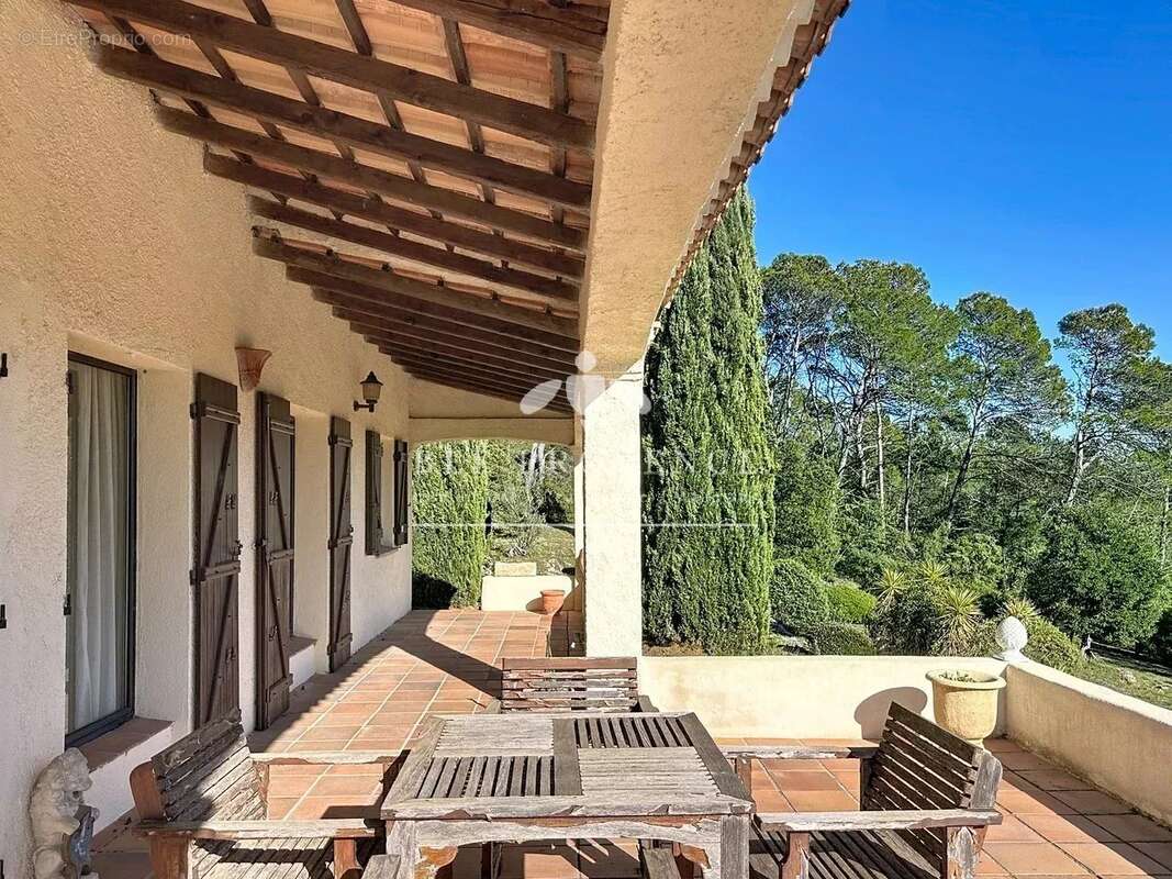 Maison à ENTRECASTEAUX