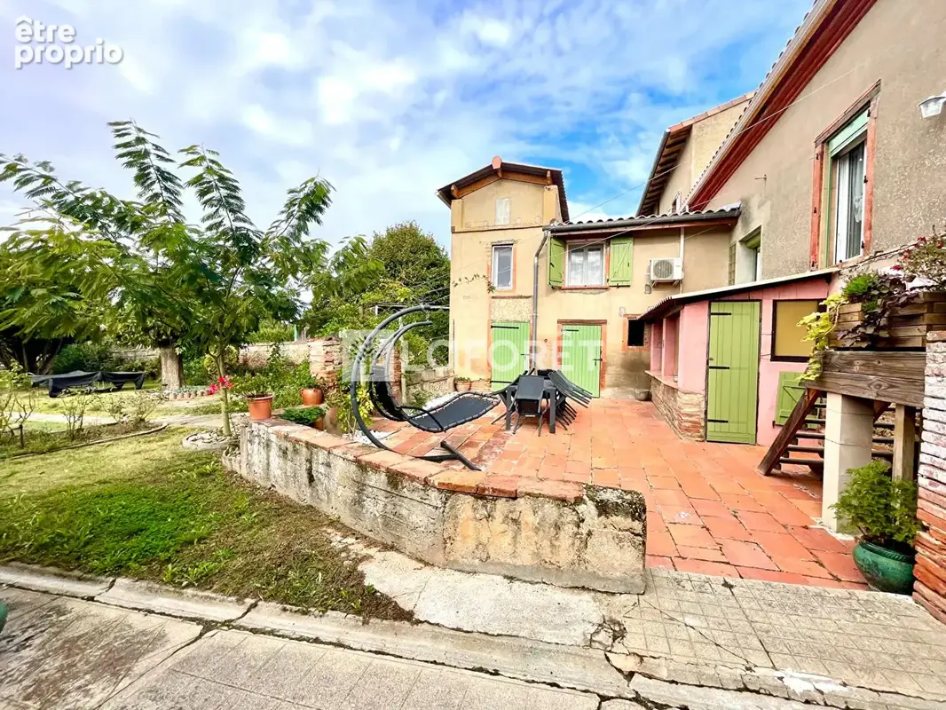 Maison de village entièrement rénovée avec jardin arboré, garages et dépendances à Escatalens - photo 11