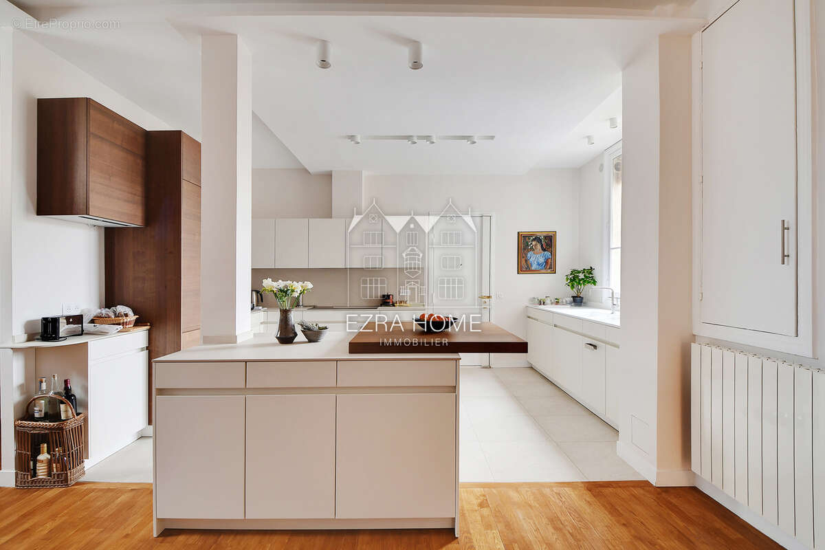 Appartement à PARIS-16E