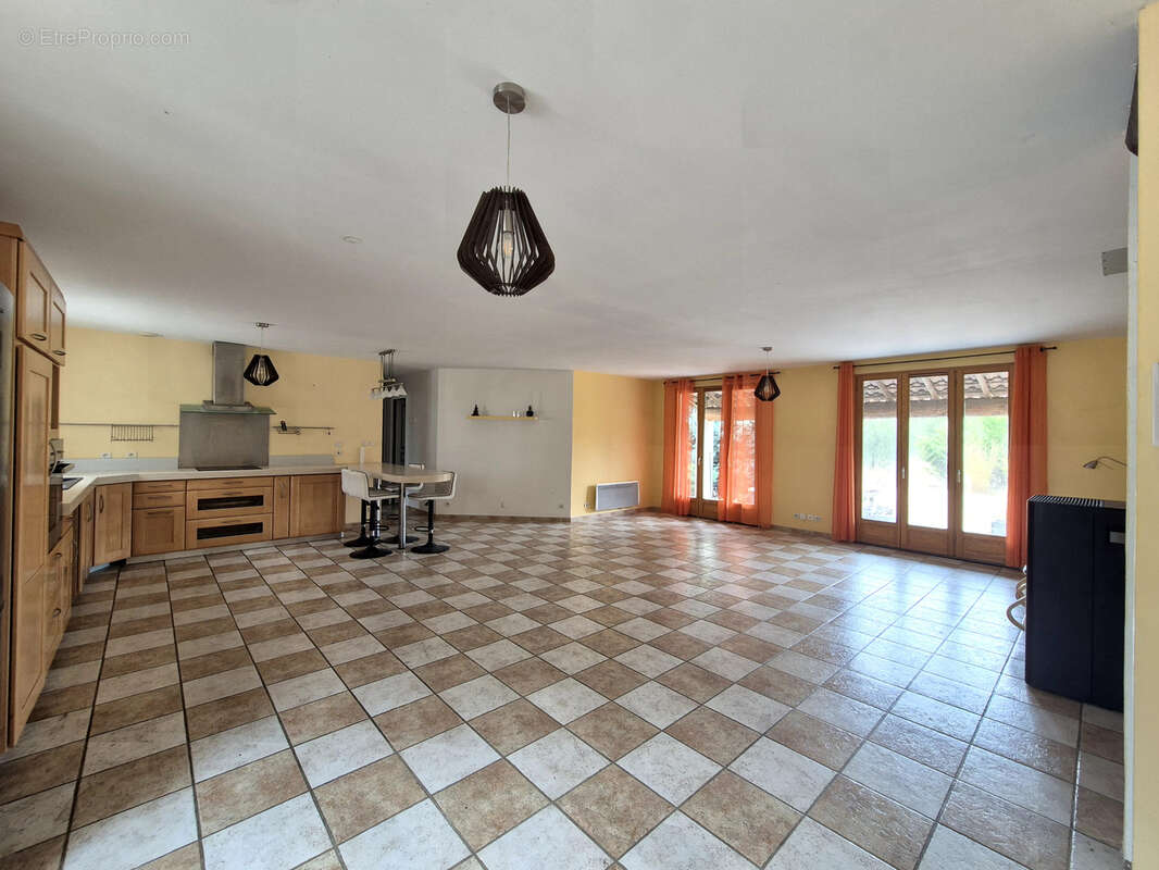 Maison à REGUSSE