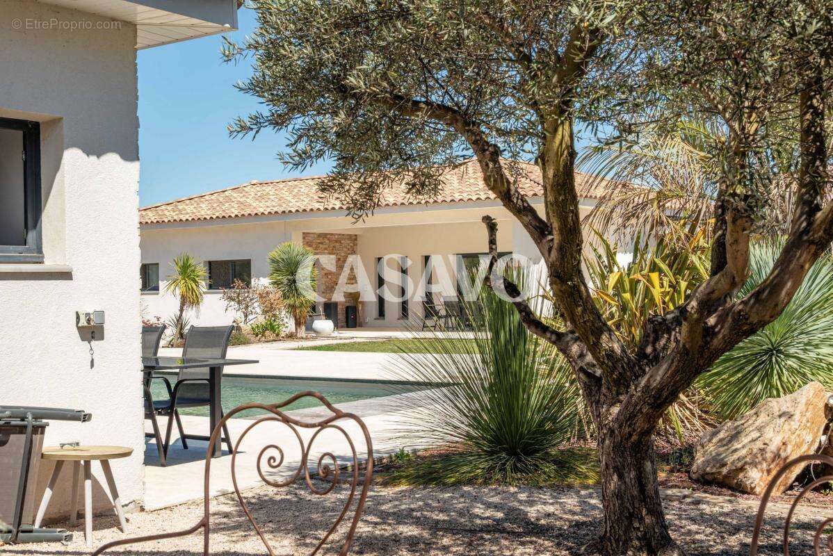 Maison à LE PUY-SAINTE-REPARADE