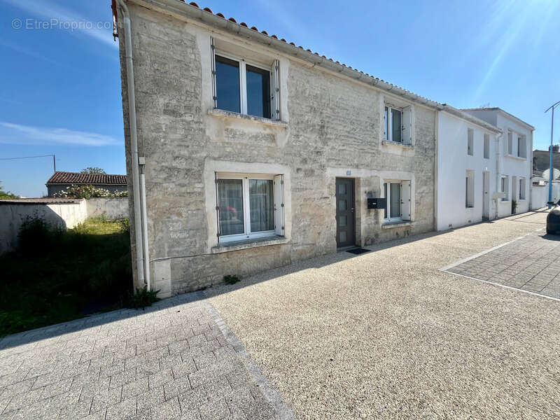 Maison à LES MAGNILS-REIGNIERS