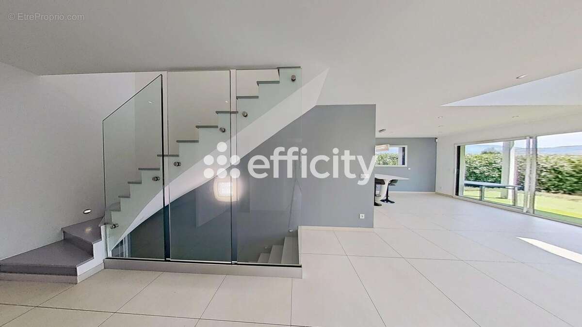 Maison 200 m² à Viry  - photo 7