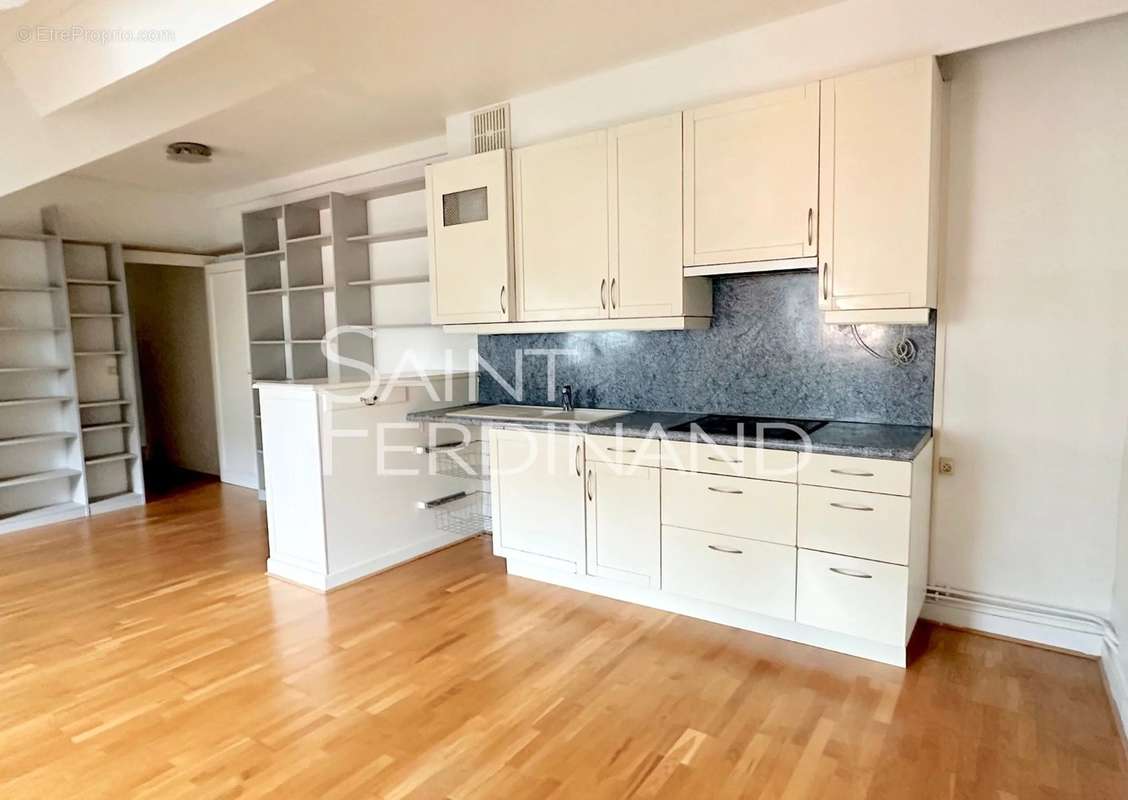 Appartement à NEUILLY-SUR-SEINE