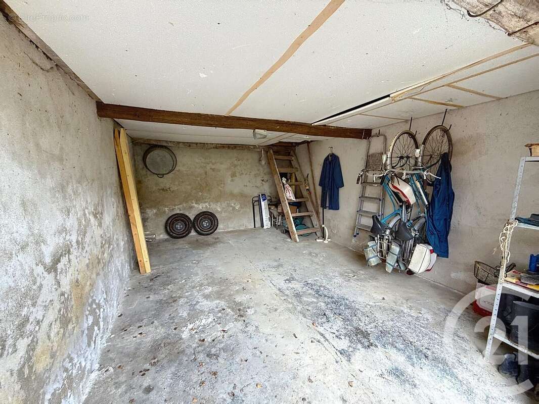 Maison à LES ORMES-SUR-VOULZIE