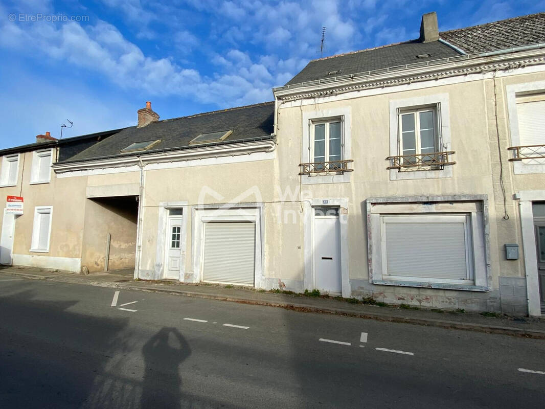 Maison à MEZERAY
