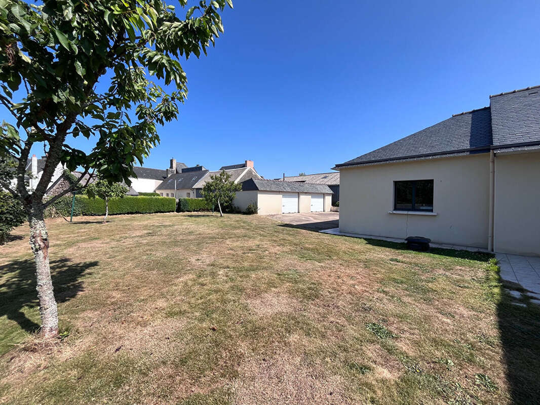 A VENDRE - Maison Le Cloitre Saint Thegonnec 5 pièce(s) - photo 14