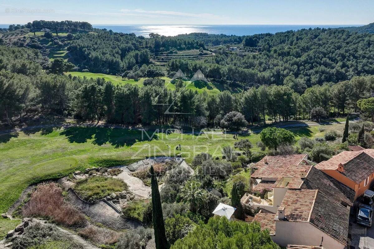 Maison à SAINT-CYR-SUR-MER