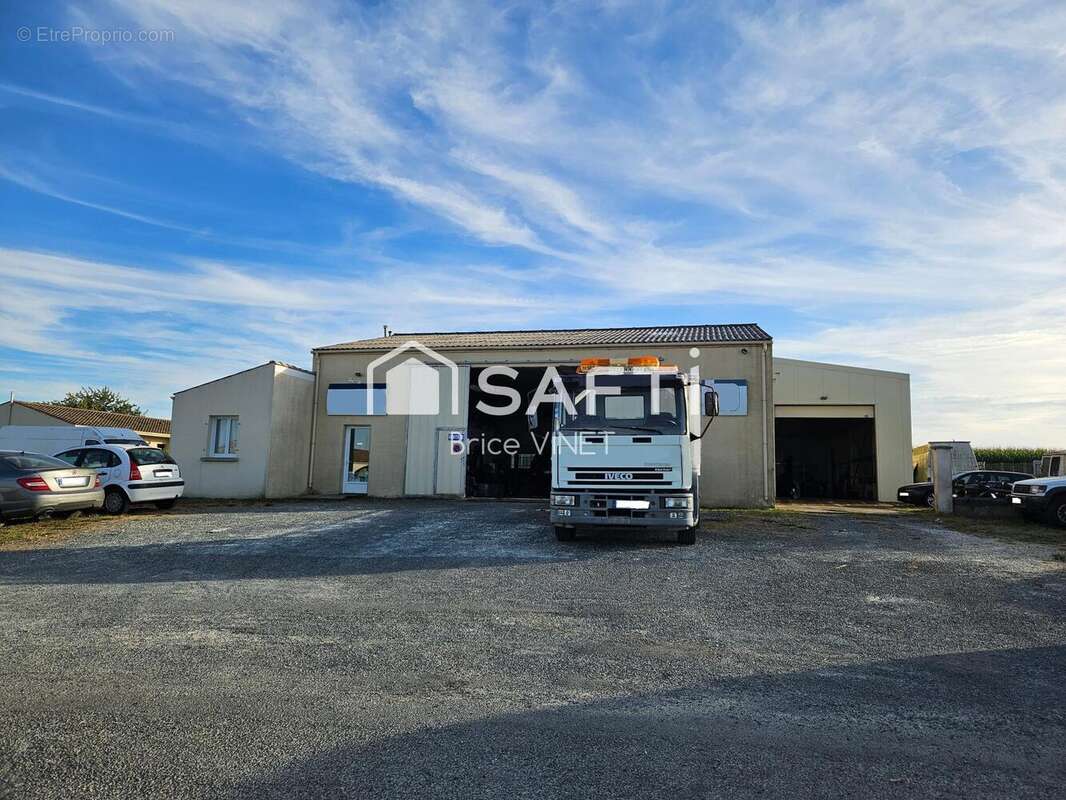 Photo 2 - Commerce à SAINTES