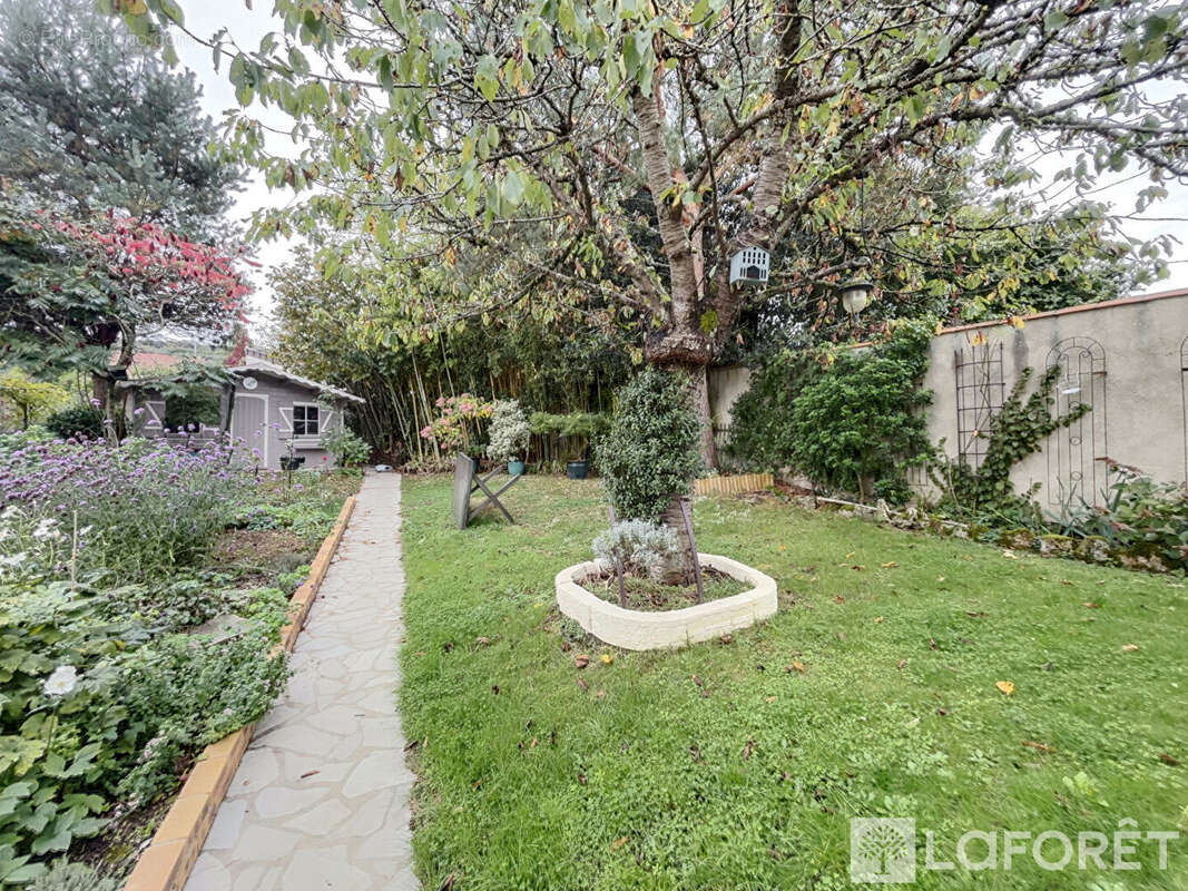 Maison à SAINT-REMY-LES-CHEVREUSE