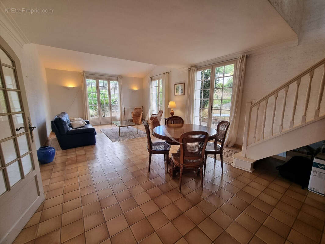 Maison à MOUSSAN