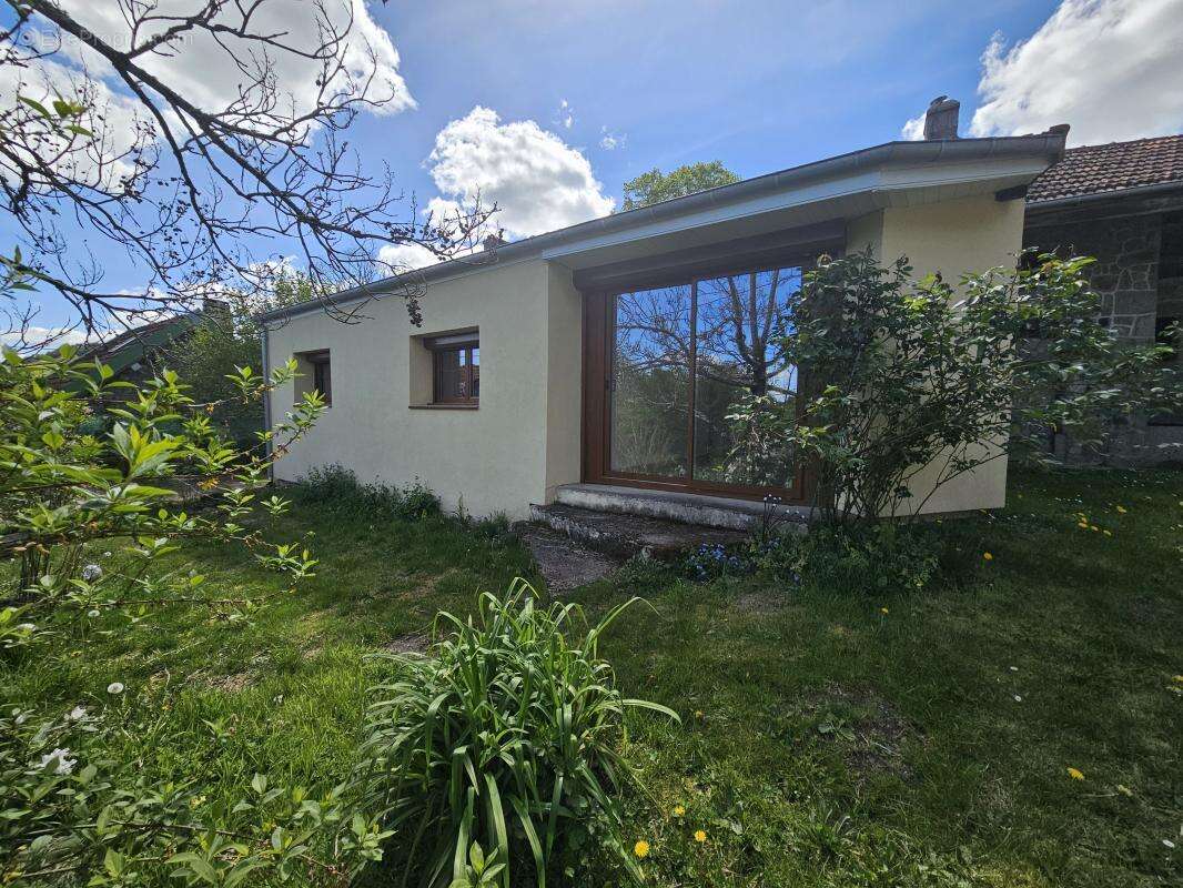 Maison à SAINT-YRIEIX-LES-BOIS