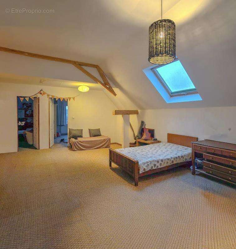 Maison à NEUILLE-PONT-PIERRE