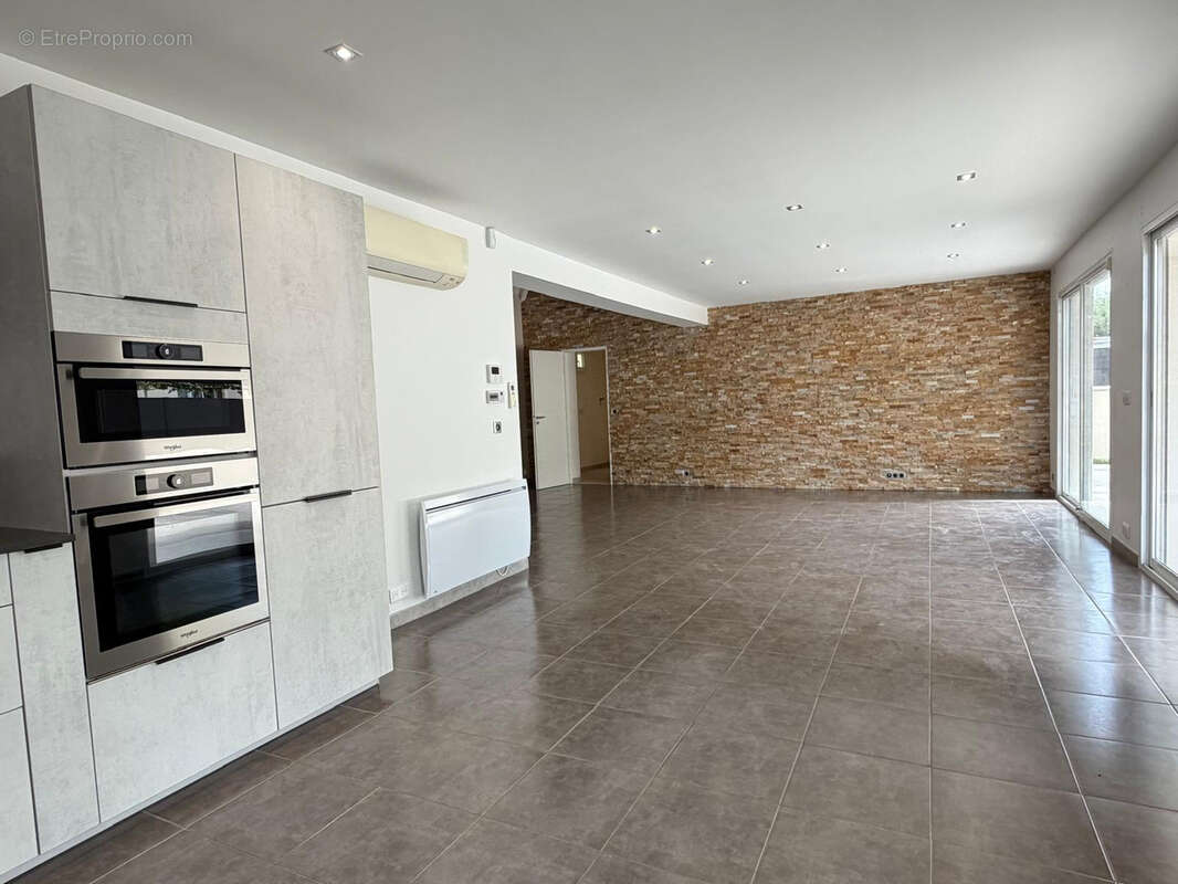 Tremblay-en-france - pavillon moderne de 2009 - 4 chambres - photo 5