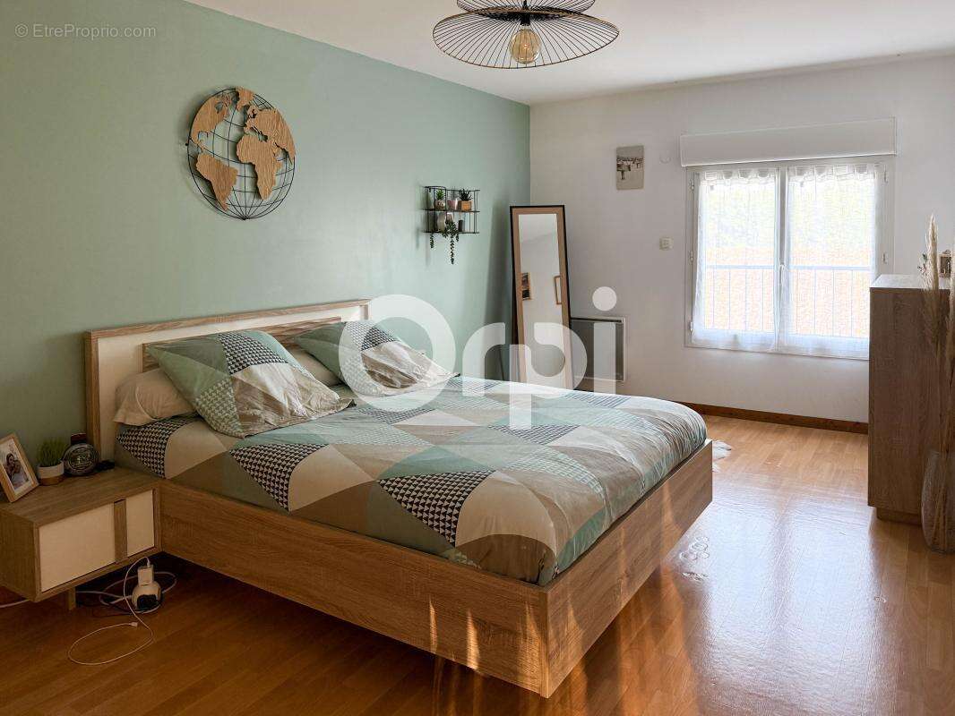 Maison à SAINT-LAURENT-DE-LA-PREE