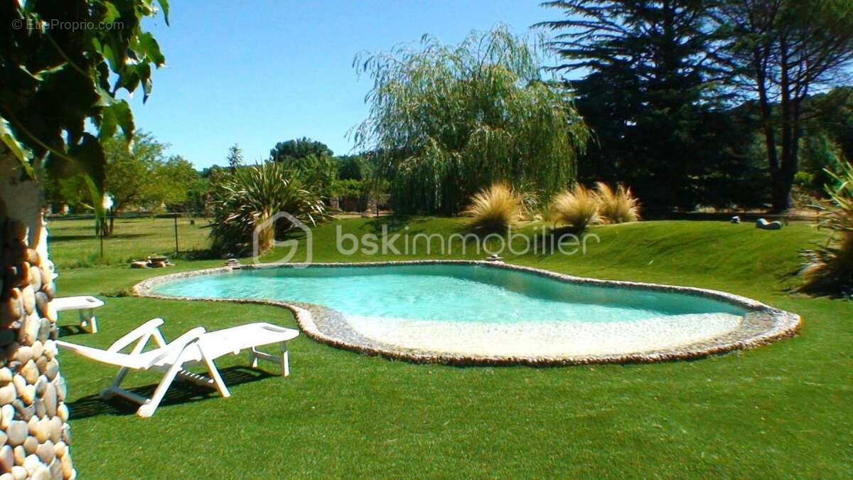 Propriété 7 pièces, 230 m² et 9070 m² de terrain - photo 2