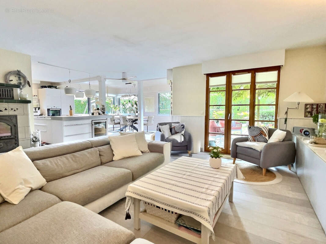 Maison à DIVONNE-LES-BAINS