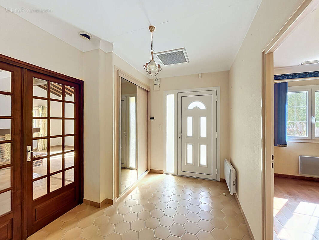 Maison 145 m² à Llupia  - photo 9