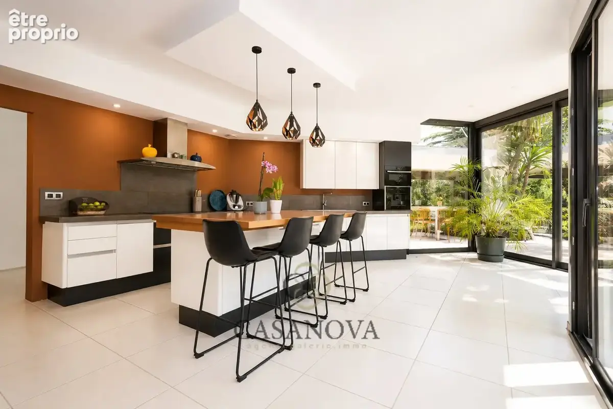 Propriété de 351 m² avec piscine et terrain de 7 310 m² aux portes de Montpellier - photo 5
