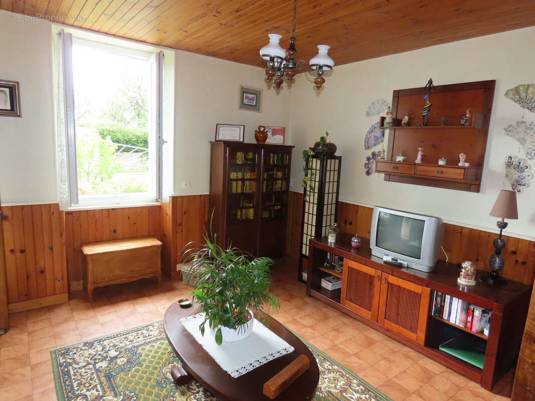 Maison 113 m² à Charroux  - photo 8
