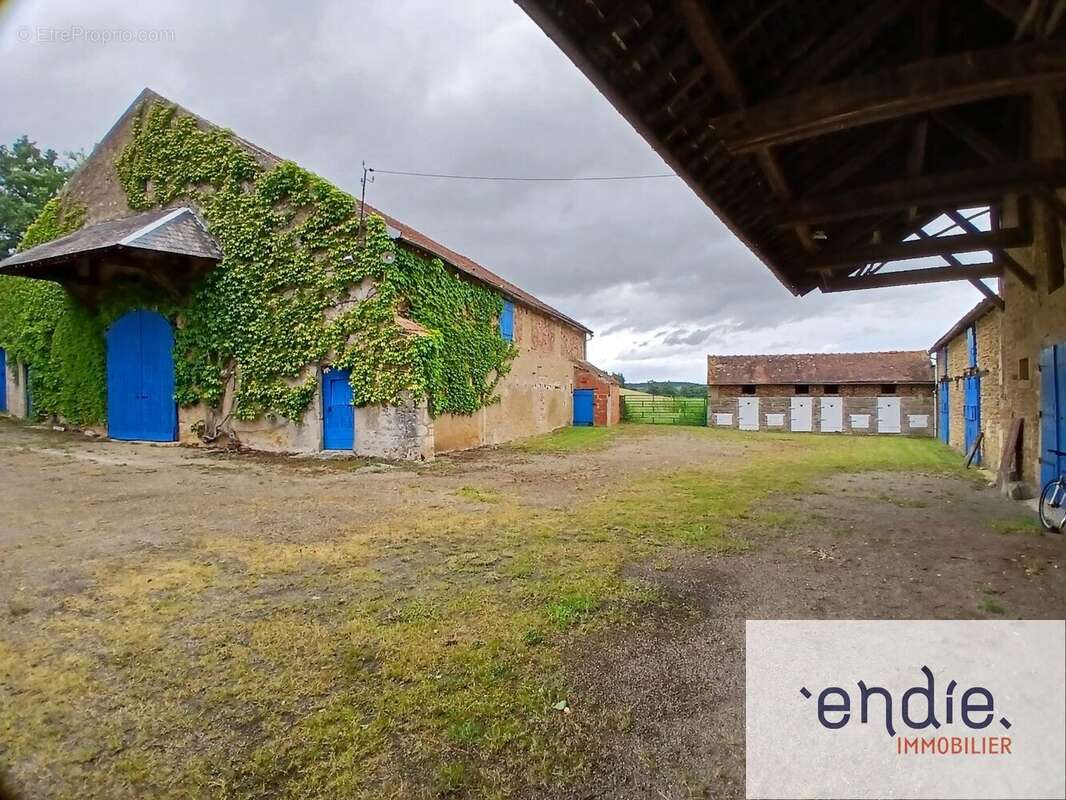 Domaine de Buissenot  Élégante propriété de 284 m² sur 14 hectares, dépendances de 1 200 m² - photo 18