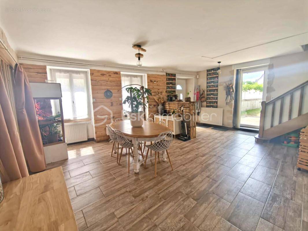 Maison à NOIRETABLE