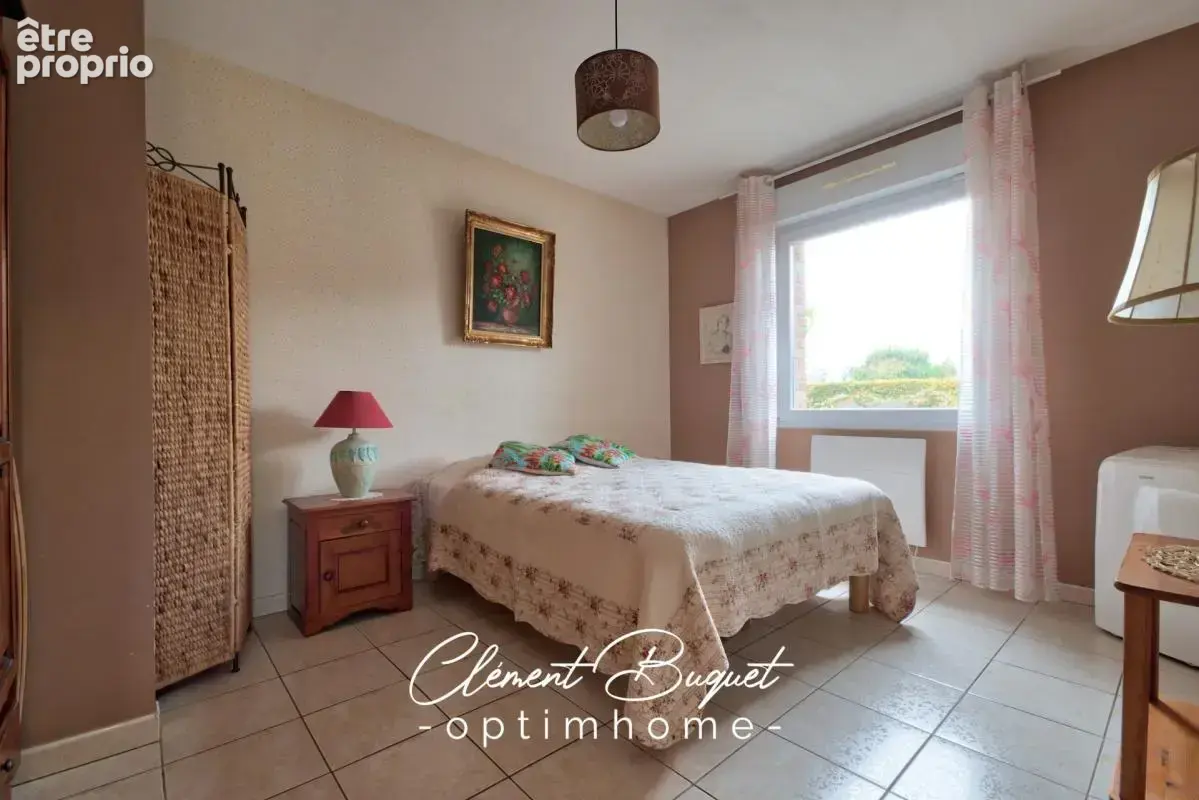  LE FAVRIL – Le confort d’une maison récente, le charme d’un grand jardin !  - photo 13