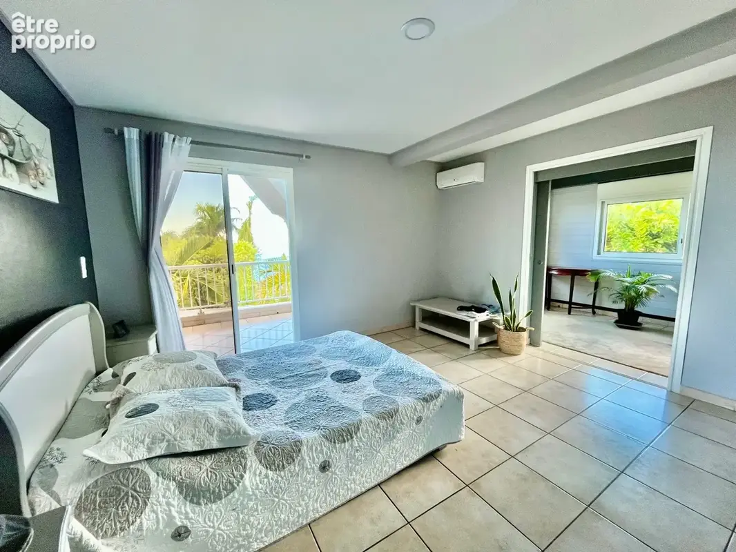 Maison 180 m² à Les Avirons  - photo 6