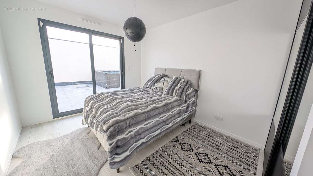 Maison à LES MARTRES-DE-VEYRE