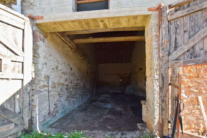 Maison à SAINT-SERNIN-DU-PLAIN