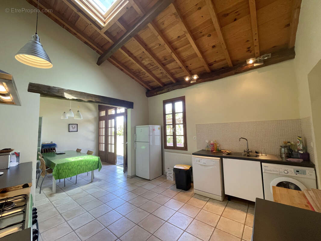 Maison bourgeoise au village avec jardin très bon état - photo 4