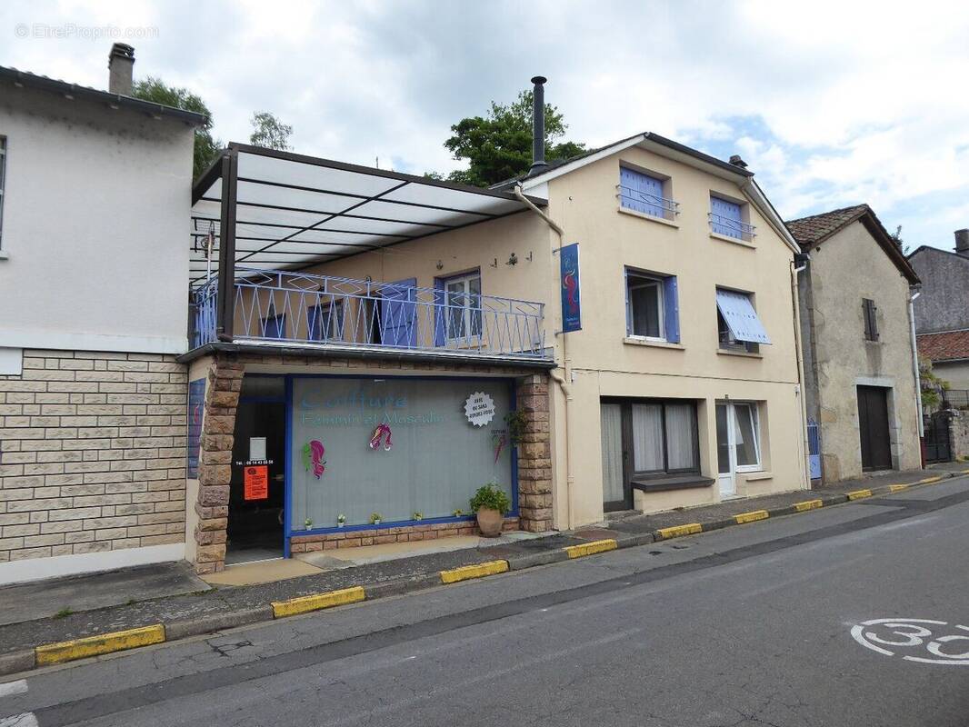 Maison à LATRONQUIERE