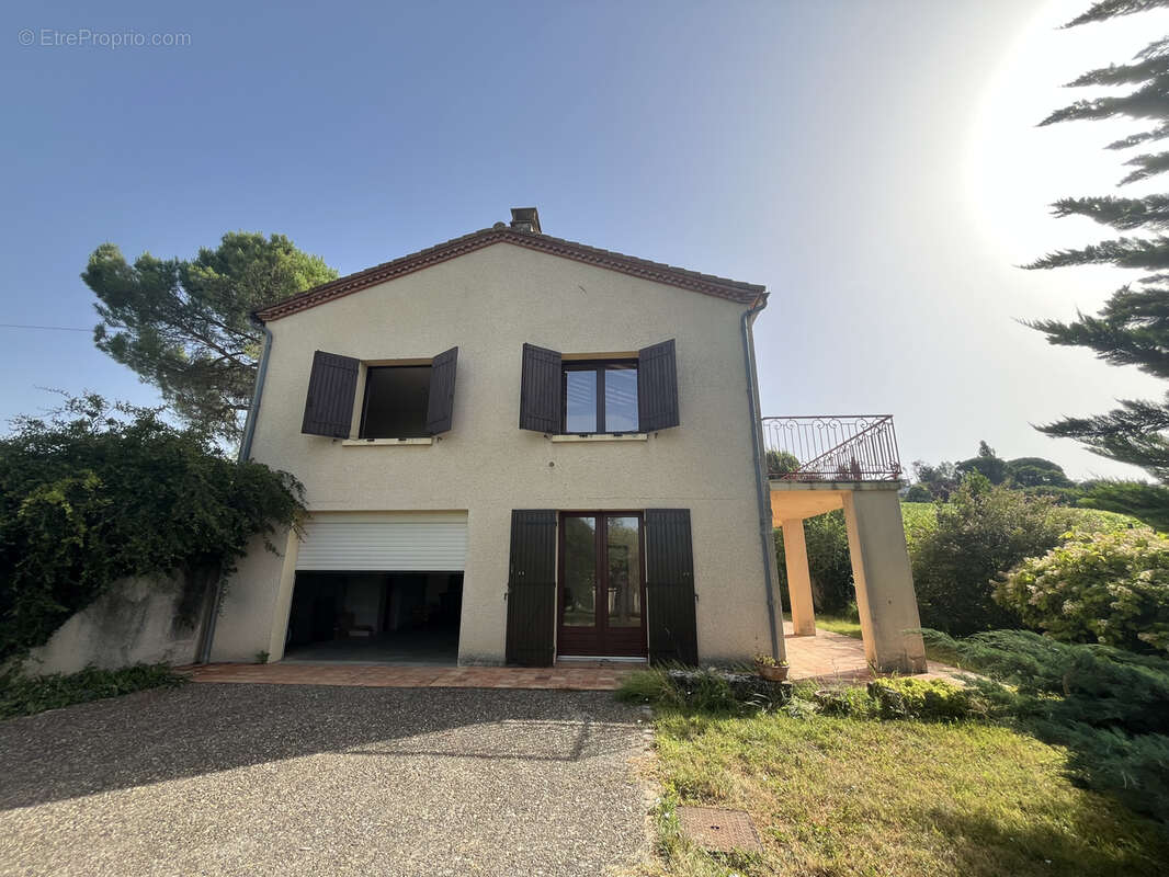 Maison de 140 m2 avec terrasse, balcon et jardin 1300 M2 - photo 2