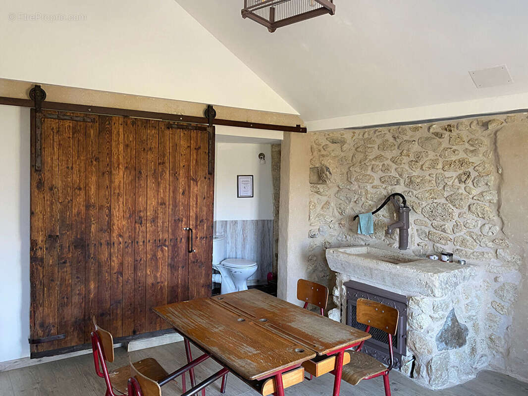 Maison à CAMIAC-ET-SAINT-DENIS