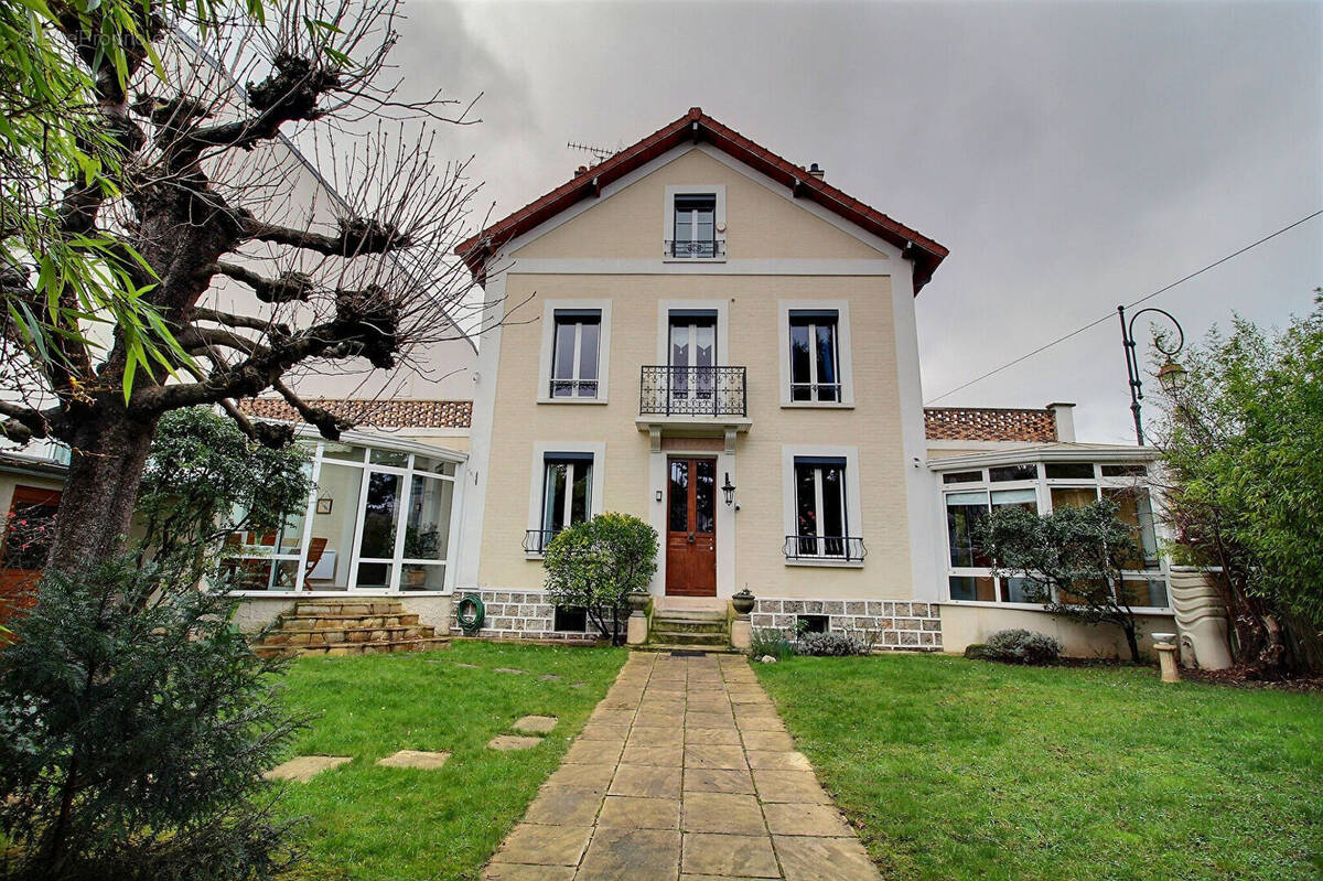 Maison à LA GARENNE-COLOMBES