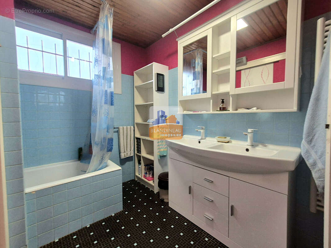 Maison à BOUGUENAIS