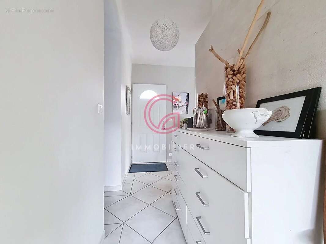 Maison contemporaine à vendre à Sanguinet - 3 chambres, piscine, garage et jardin spacieux - photo 4