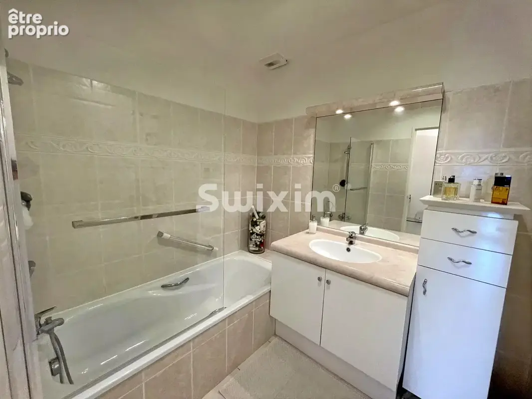 Vente Maison 101 m² — Vue Mer & Montagne, Domaine Sécurisé avec Piscine — Sainte-Maxime - photo 17