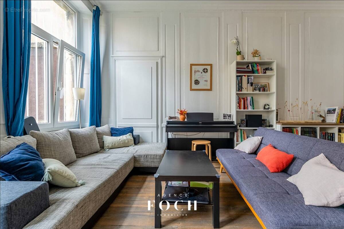 Chambre 2 - Appartement à NANCY