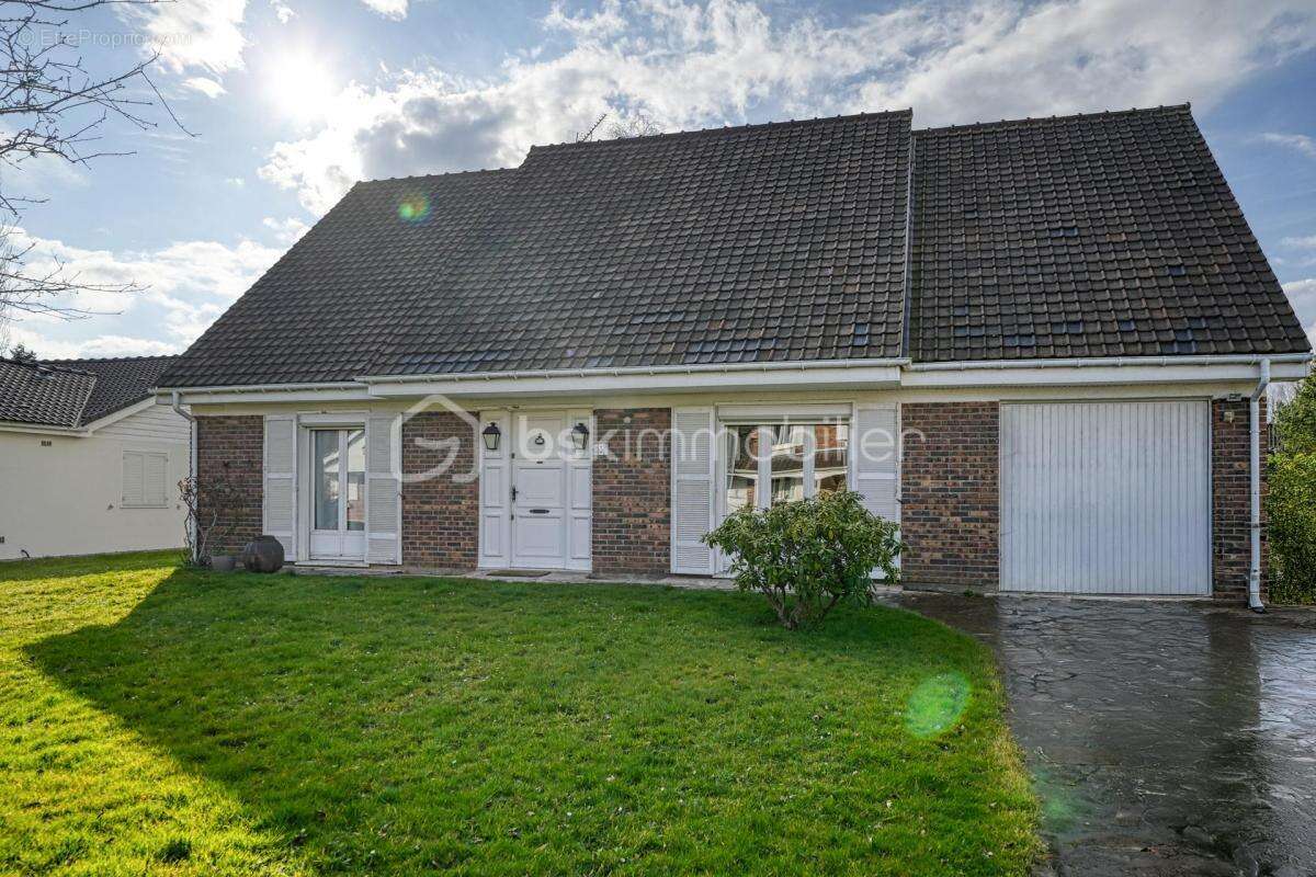 Maison à VOISINS-LE-BRETONNEUX