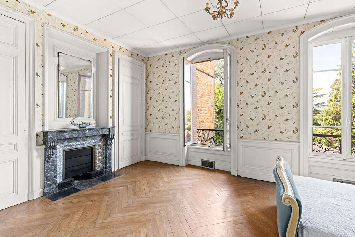 CHESSY, maison de 964.65 m² de plancher avec piscine, tennis et dépendances - photo 10