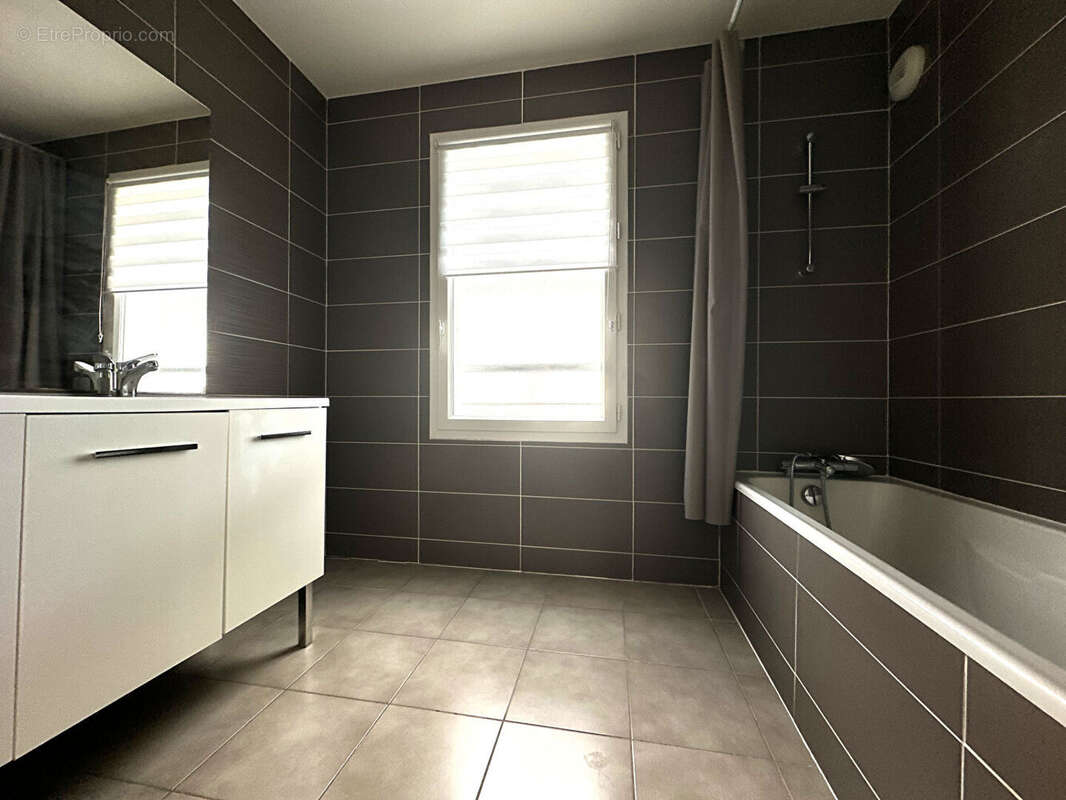 Appartement à VILLE-LA-GRAND