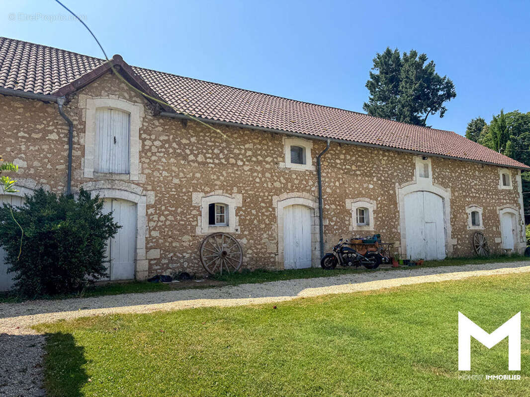 Dépendance rénovée du château du goudeau bassillac (dordogne) - photo 3