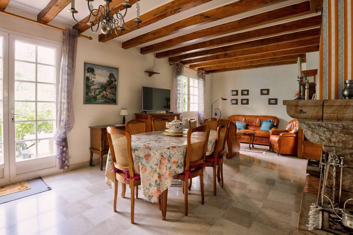 Maison à SAINT-BARTHELEMY-D'ANJOU